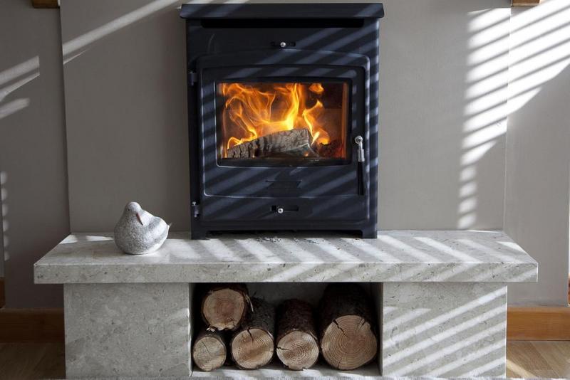 Comment r&eacute;ussir la pose de votre po&ecirc;le pour un chauffage optimal ?